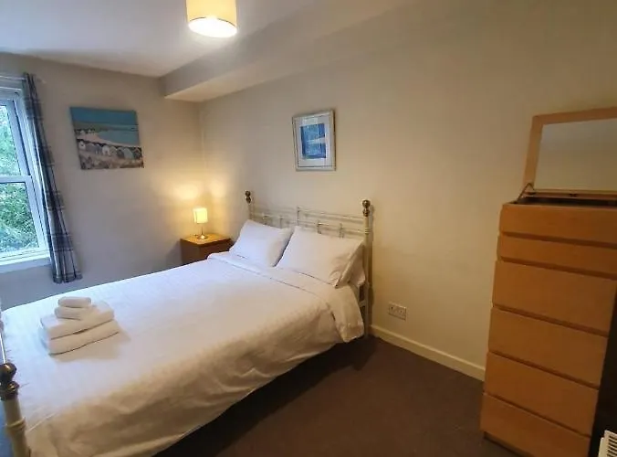 3 Bedrooms Flat In Central Old Town , Grassmarket Heart Of Flat Sleeps 6 , Eh1 Apartment Edinburgh