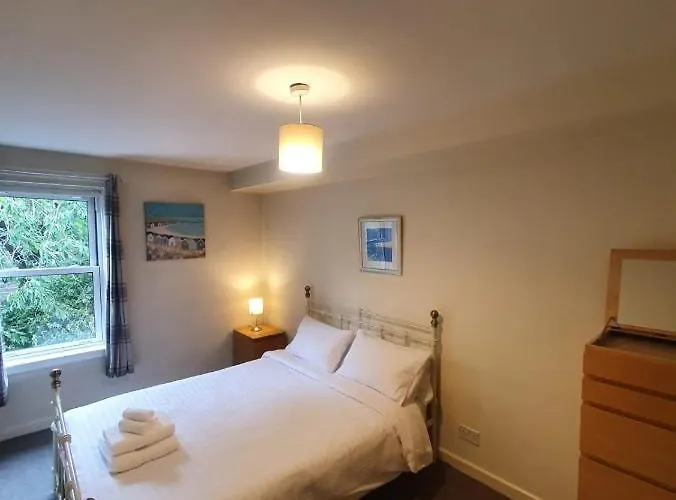 3 Bedrooms Flat In Central Old Town , Grassmarket Heart Of Flat Sleeps 6 , Eh1 *