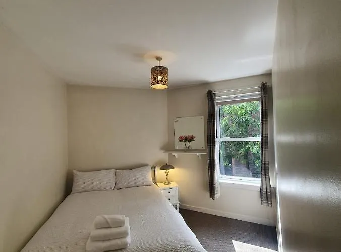Apartment 3 Bedrooms Flat In Central Old Town , Grassmarket Heart Of Flat Sleeps 6 , Eh1