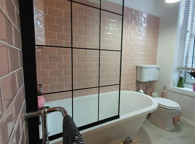 The Flat With The Pink Door דירה