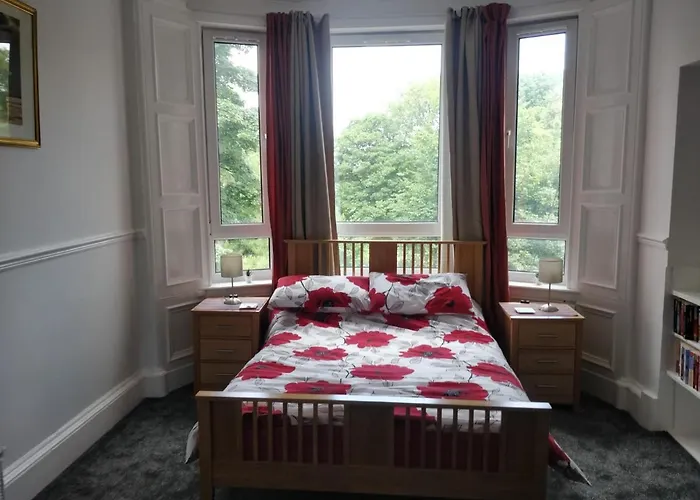 Lovely 2-bedroom Flat In Centre דירה *