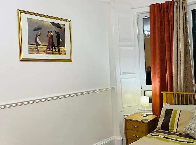 Lovely 2-bedroom Flat In Centre דירה