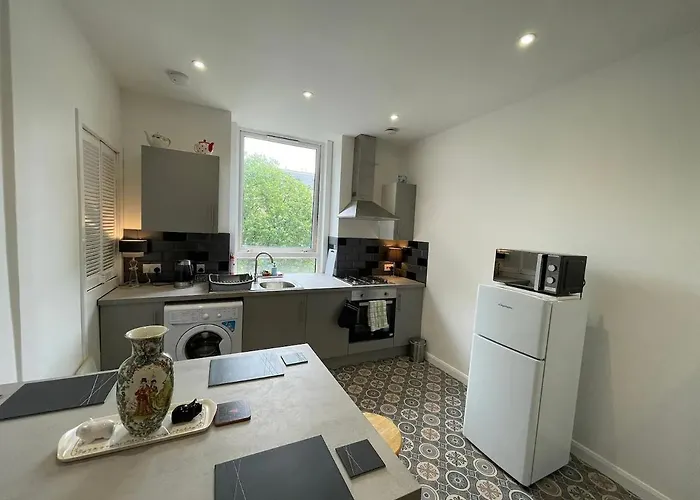Appartement Lovely 2-bedroom Flat In Centre *