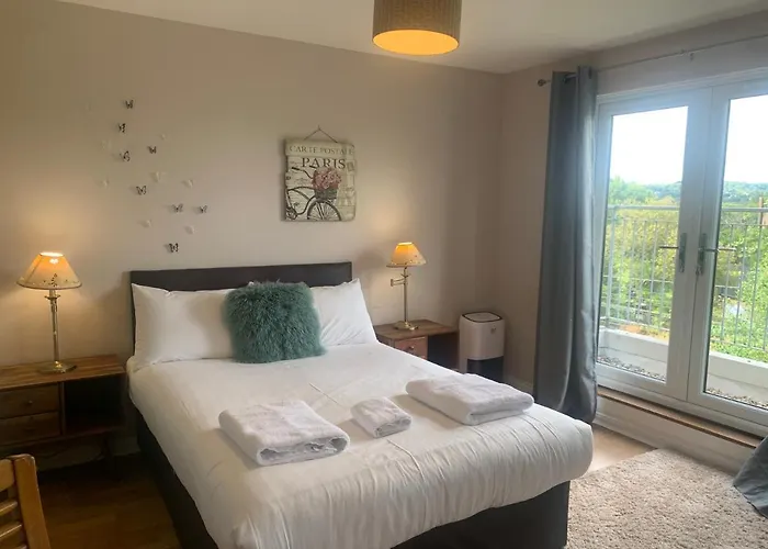 5 Bedroom Penthouse * אדינבורו