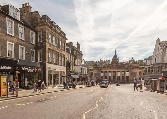 شقة Righ - Luxurious Centre Three Bedroom *