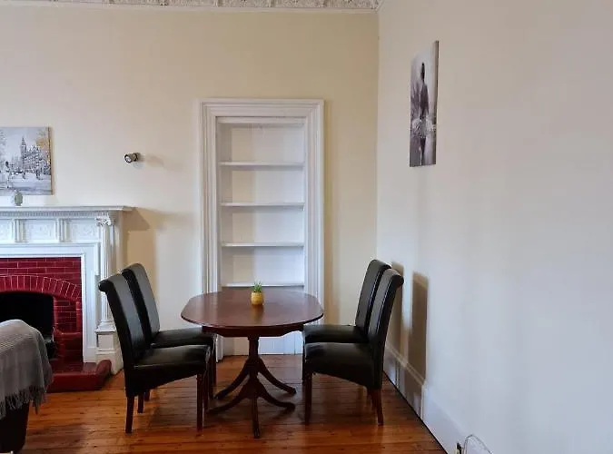 Apex Haymarket Station אדינבורו