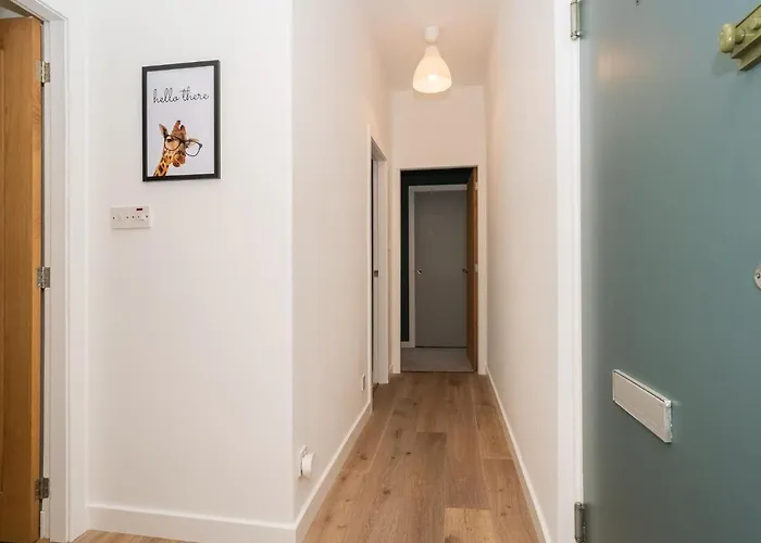 2bd Loft Style - - Free Parking - Pass The Keys