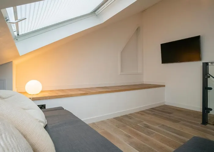 2bd Loft Style - - Free Parking - Pass The Keys