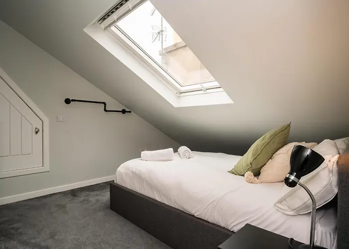 2bd Loft Style - - Free Parking - Pass The Keys