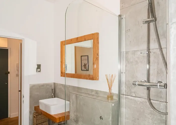 2bd Loft Style - - Free Parking - Pass The Keys *