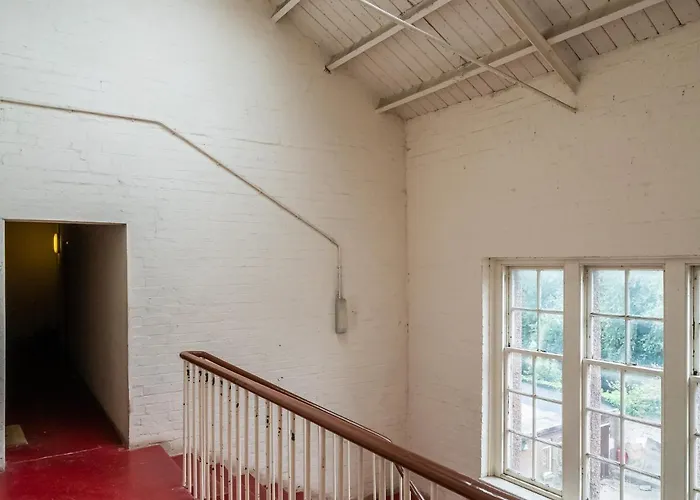 2bd Loft Style - - Free Parking - Pass The Keys *