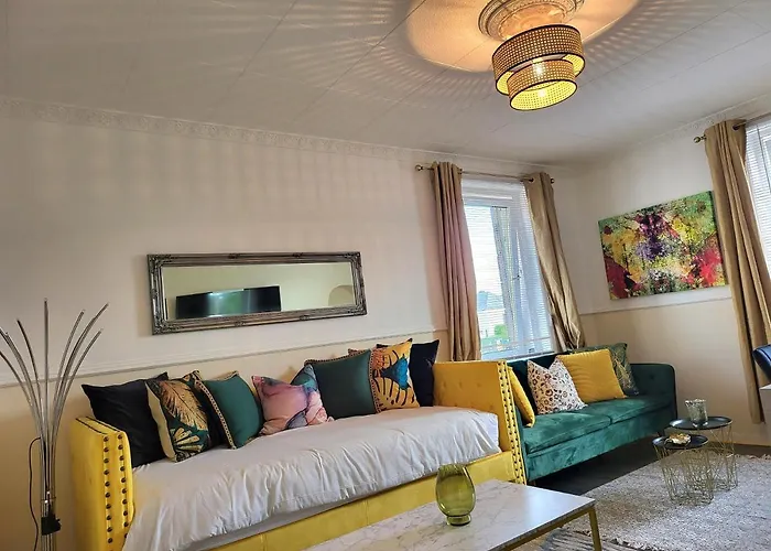 4 Bedrooms By Sensational Short Lets & Serviced