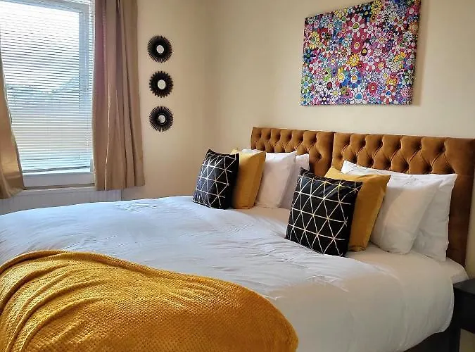 Apartment 4 Bedrooms By Sensational Short Lets & Serviced