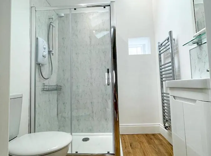 Remarkable 5br Townhouse With Garden, Sleeps 12 *