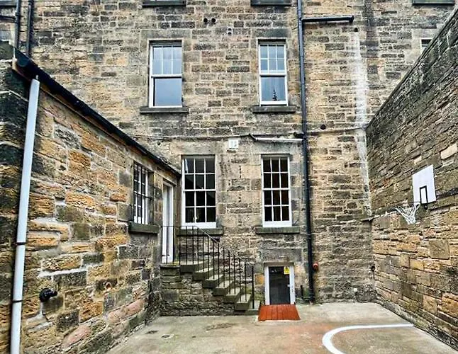 Apartment Remarkable 5br Townhouse With Garden, Sleeps 12 Edinburgh