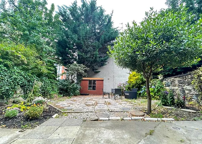 Apartment Remarkable 5br Townhouse With Garden, Sleeps 12 *