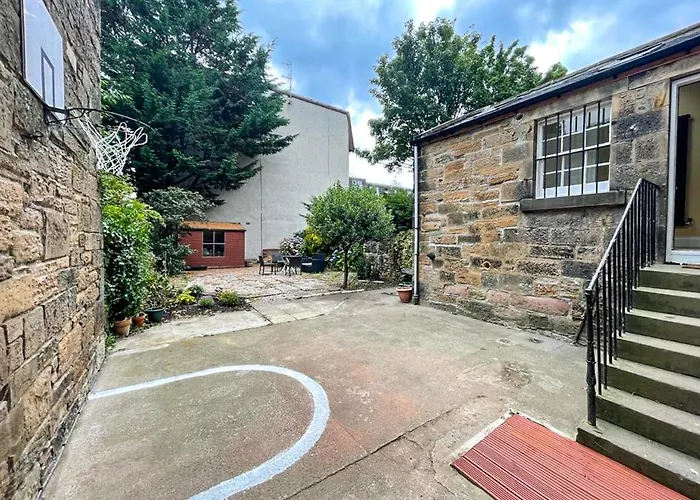 Apartment Remarkable 5br Townhouse With Garden, Sleeps 12 *