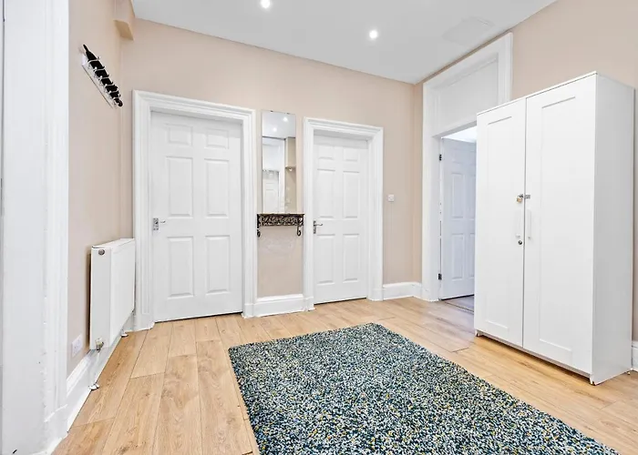 Joivy Family Flat Near Leith شقة