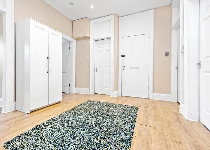 Joivy Family Flat Near Leith شقة *