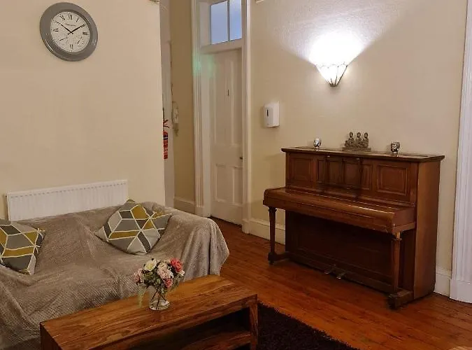 Apex Haymarket Station Apartment *