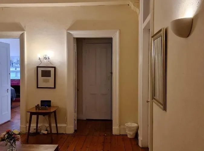 Apex Haymarket Station Apartment *