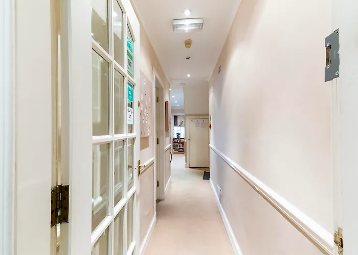 Arden Guest House, Craigmillar Castle 호텔 3*
