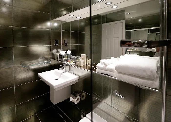 Nira Caledonia Hotel