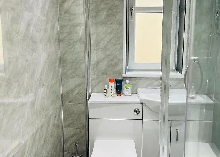 Simple 2bed Flat In Edinburgh. Apartment