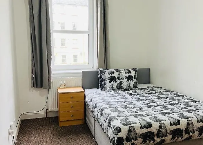 Simple 2bed Flat In Edinburgh. Edinburgh