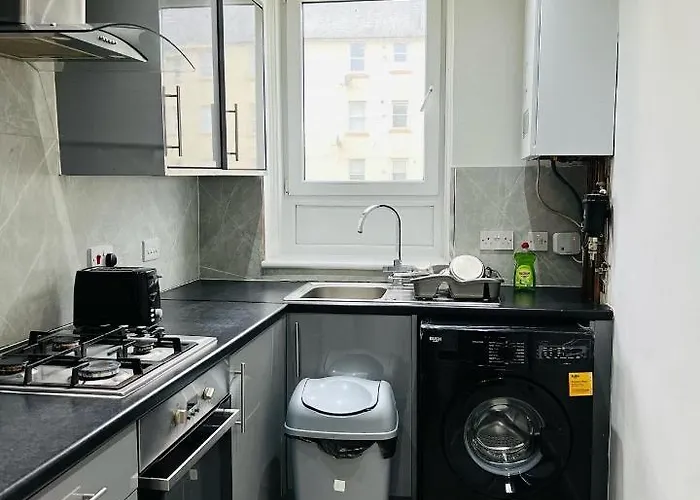 Apartment Simple 2bed Flat In Edinburgh.