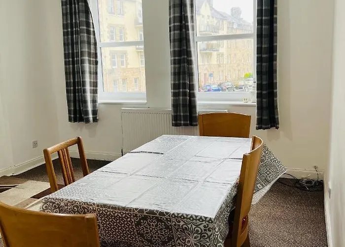 Simple 2bed Flat In Edinburgh. Edinburgh