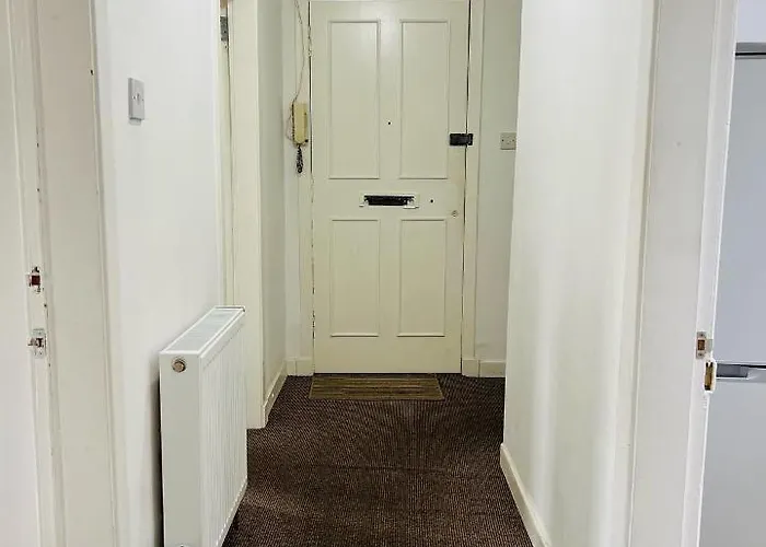 Simple 2bed Flat In Edinburgh. Apartment