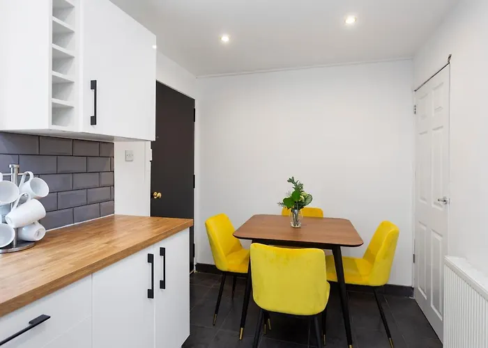 Stylish 3 Bed Abode-parking And Garden