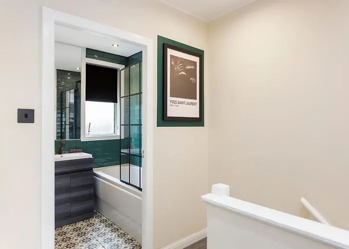 Stylish 3 Bed Abode-parking And Garden דירה אדינבורו