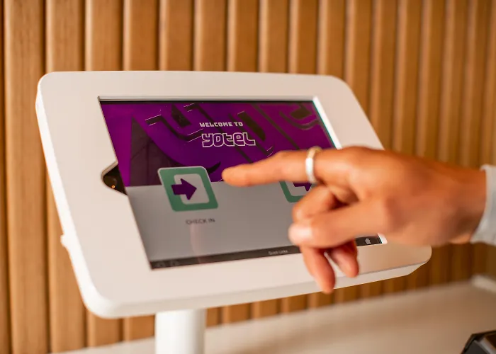Yotel 4*