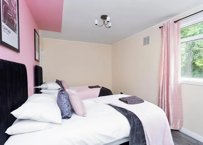 Stylish 3 Bed Abode-parking And Garden אדינבורו