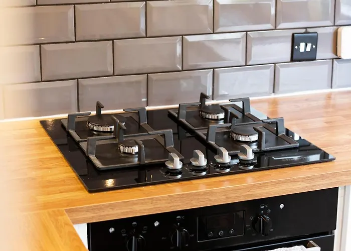 Stylish 3 Bed Abode-parking And Garden דירה *