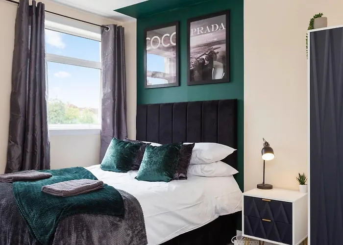 Stylish 3 Bed Abode-parking And Garden אדינבורו