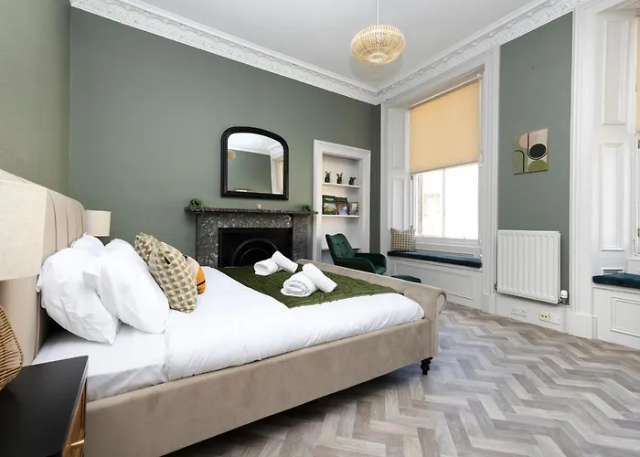 Daire Joivy Homely By St Giles With Desk