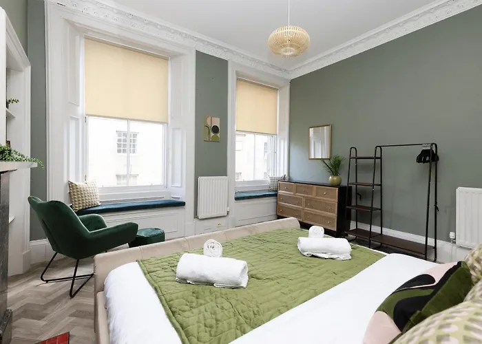 Daire Joivy Homely By St Giles With Desk