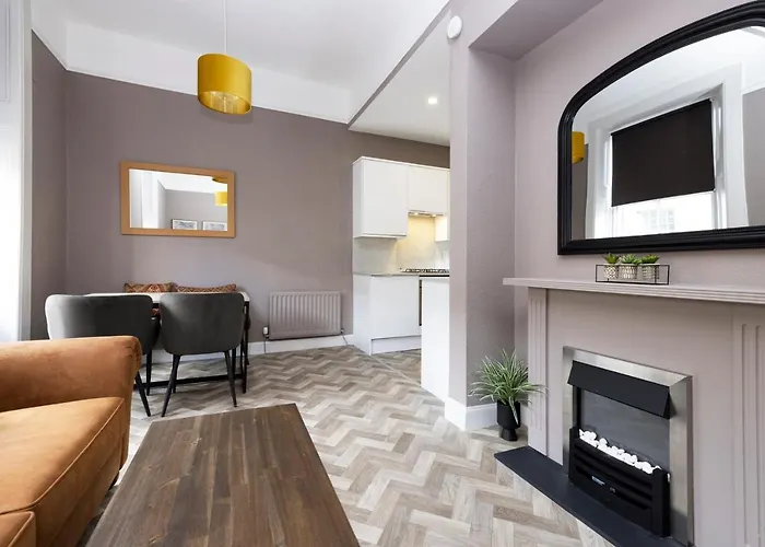 Daire Joivy Homely By St Giles With Desk *