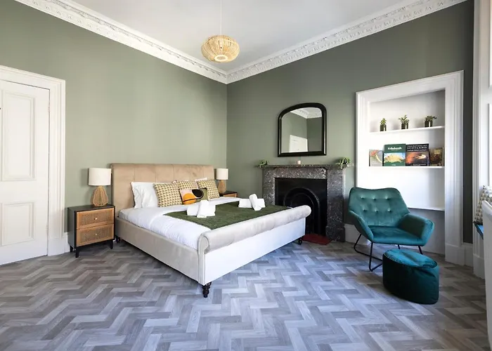 Joivy Homely By St Giles With Desk Daire *