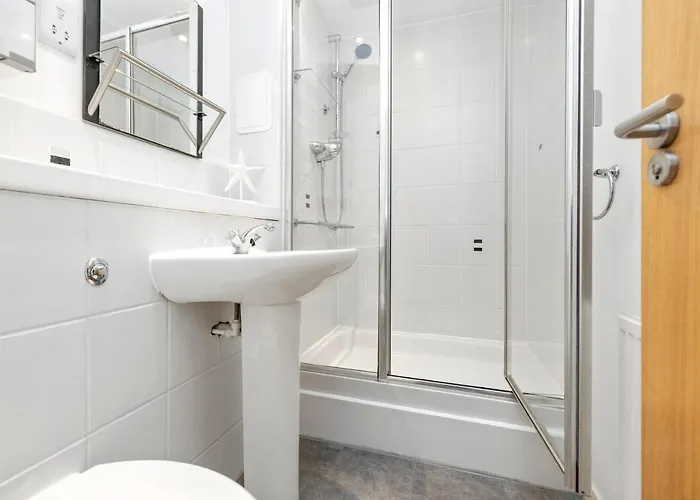 Joivy Modern 2 Bed Flat Near Murrayfield Stadium