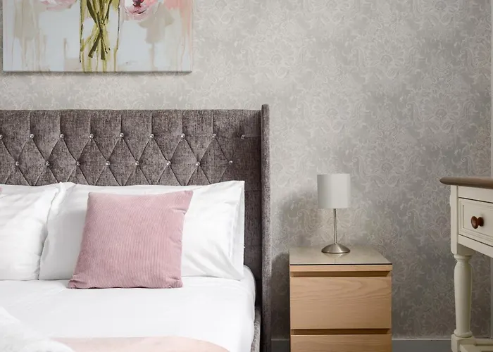 2 Bedroom Royal Mile Apartment
