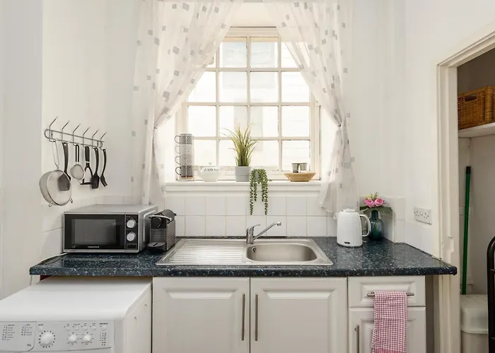 2 Bedroom Royal Mile Edinburgh