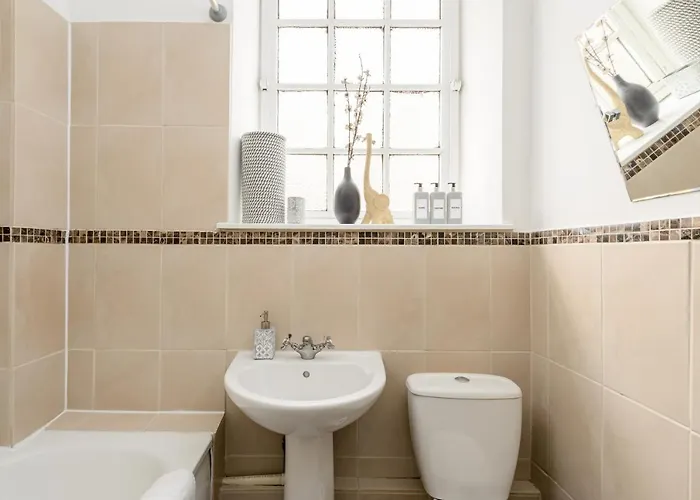 2 Bedroom Royal Mile Apartment