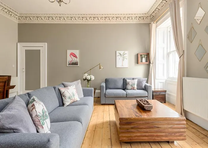 2 Bed Old Town - Next To Castle *