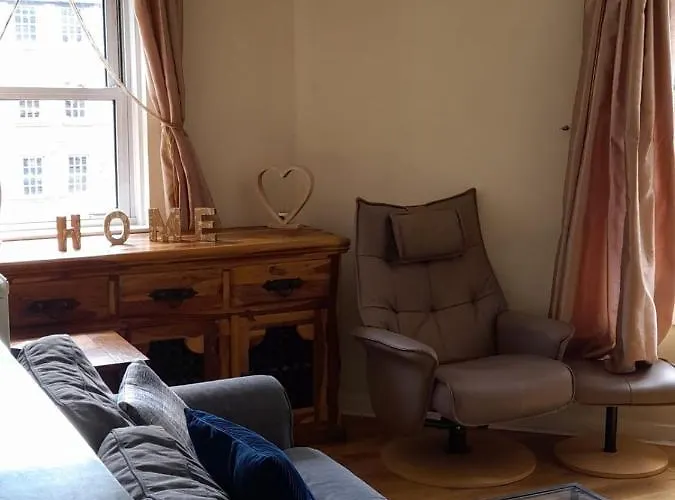 Apartment 3 Bedrooms Flat In Central Old Town , Grassmarket Heart Of Flat Sleeps 6 , Eh1 *