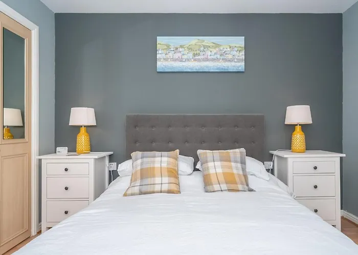 Modern Renovated 2bed Flat With Free Parking شقة