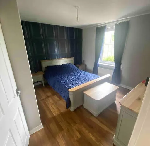 Lovely 2 Bedroom With Private Garden Apartment